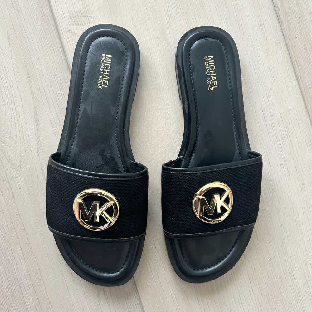 Lightly used Michael Kors women’s shoes sz 7